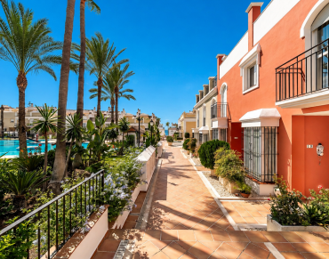 Town House for sale in Marbella East - W-04B80Q