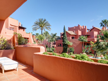 Apartment in Estepona — photo 2