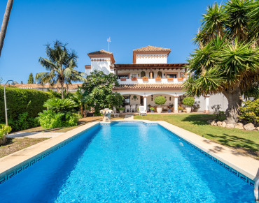 Villa for sale in Nueva Andalucia - PANR-16612