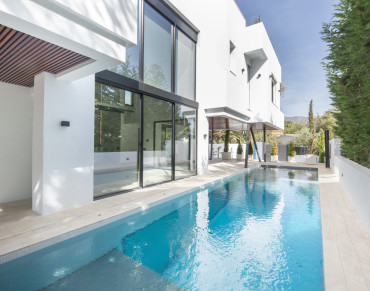 Villa for sale in Marbella Golden Mile - R3720332