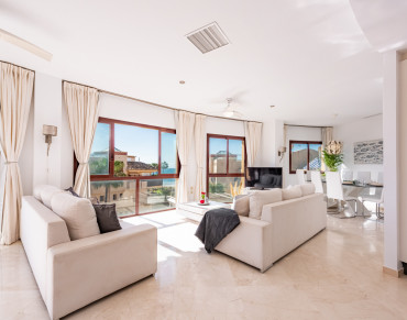 Penthouse for sale in Estepona East - R5031946