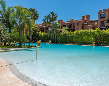 Apartment for sale in Estepona East - MEX1076
