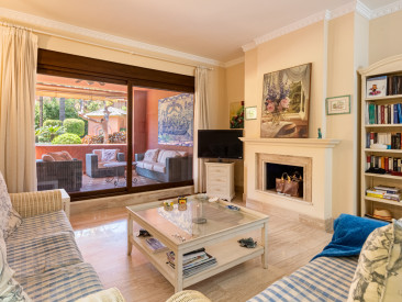 Apartment in Estepona — photo 2