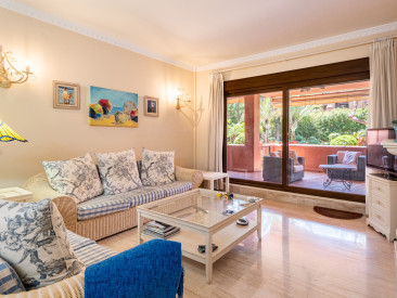 Apartment in Estepona — photo 3