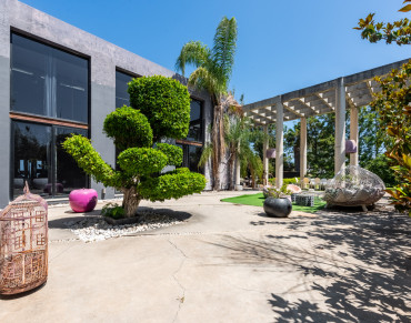 Villa for sale in Estepona East - MEX1090