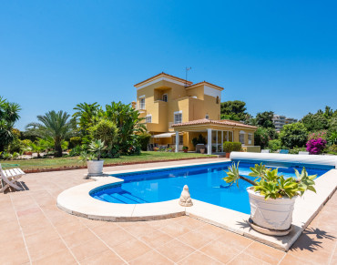 Villa for sale in Estepona East - MEX1097