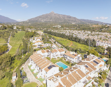 Town House for sale in Nueva Andalucia - MEX1099