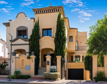 Villa for sale in Nueva Andalucia - PANR-15103
