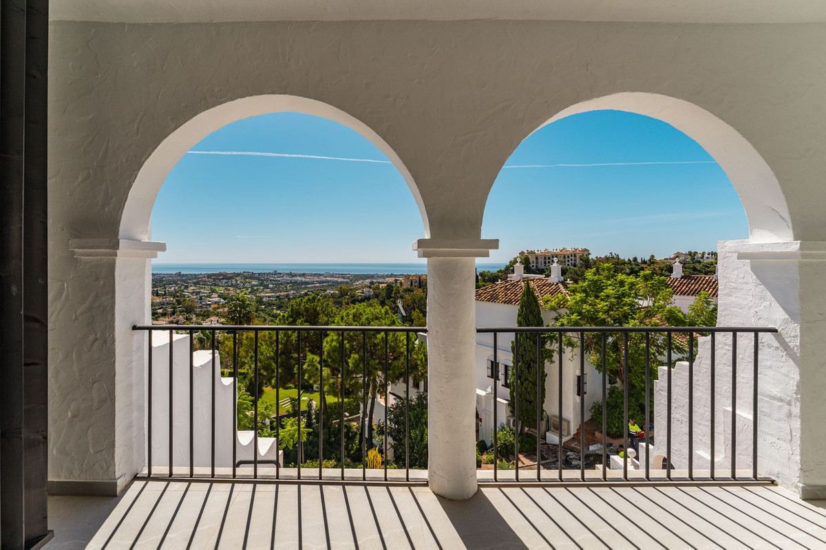 R5487805 - Duplex in Real de La Quinta, Benahavis