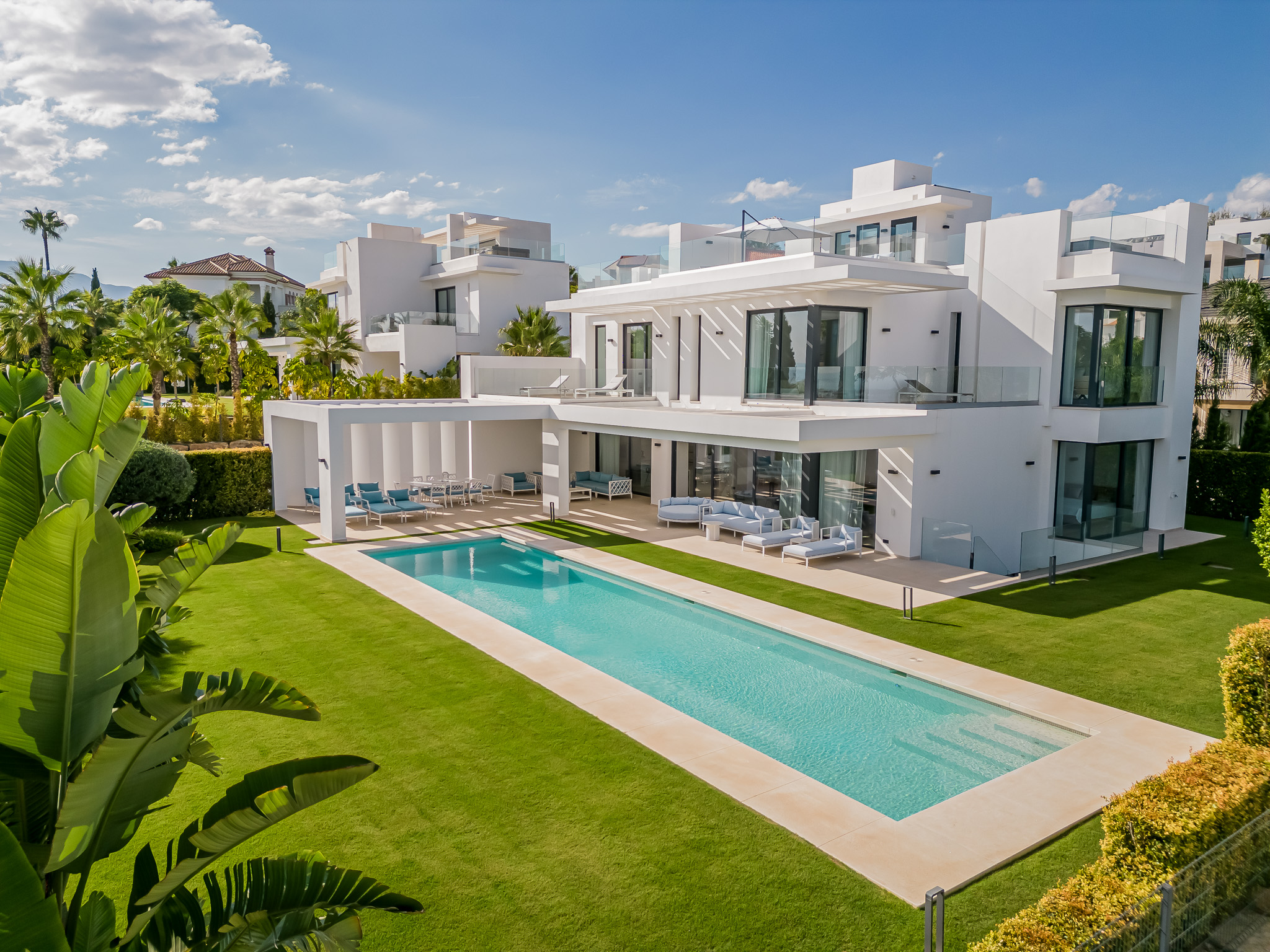 Beautiful Contemporary Villa on Golf Resort